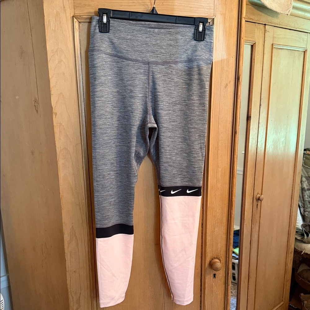 Nike Women's Leggings in Gray and Pink